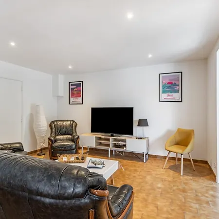 Bright House With Terrace And Garden Six-Fours-les-Plages