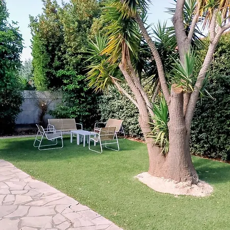 Сasa de vacaciones Bright House With Terrace And Garden